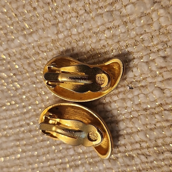 Givenchy Vtg Chunky Teardrop Earrings  Clip ons, Rare vintage - Picture 11 of 12